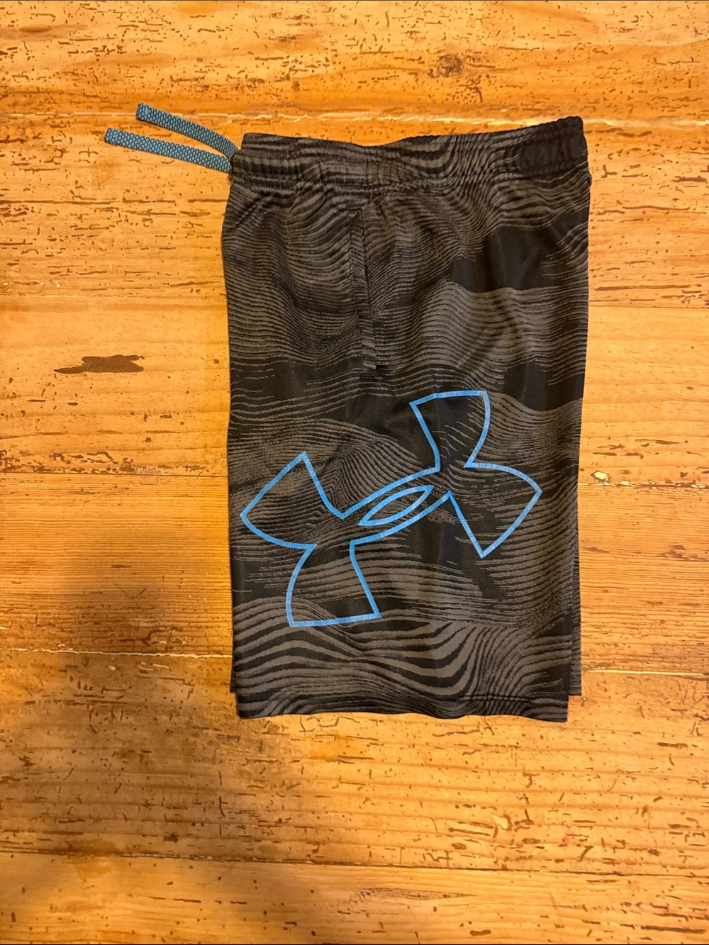Under Armour Boys Medium Black Basketball shorts with Blue Logo Accent